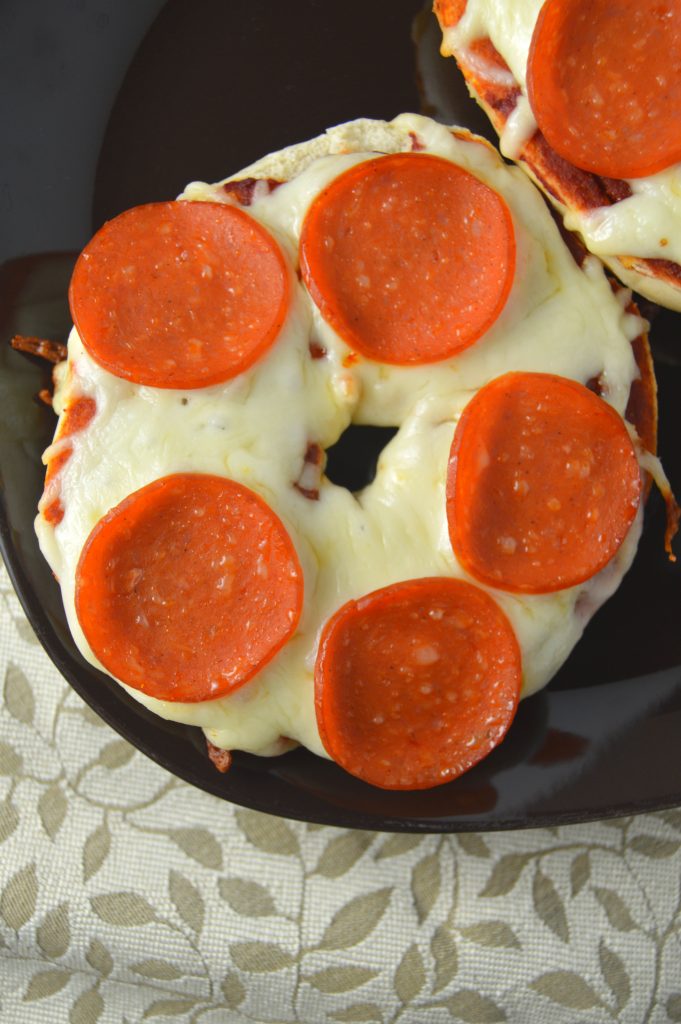 No need to go out and buy pizza bagels from the store when they are so much easier to make at home!