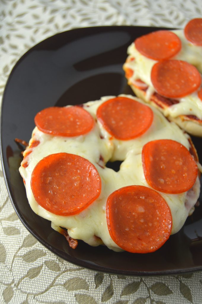 No need to go out and buy pizza bagels from the store when they are so much easier to make at home!