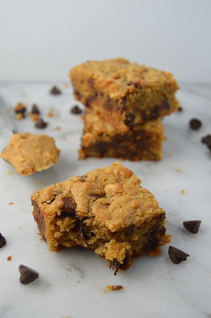 These peanut butter and chocolate cookie bars are so easy to make! Made with ingredients you probably have lying around your house, these make the perfect snack.