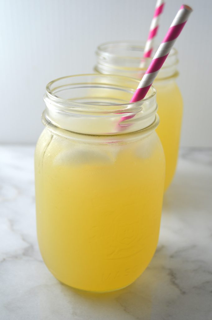 You don't need to spend your money at Starbucks when you want a honey green tea lemonade. Made with only 4 ingredients!