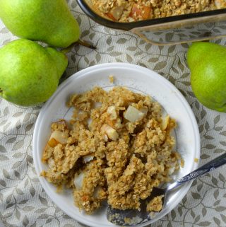 Even oatmeal haters will love this ginger pear baked oatmeal. Easy to make and a perfect recipe for fall.