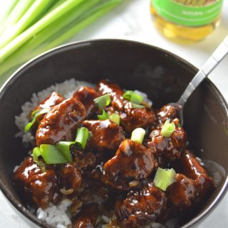 Skinny General Tso's Chicken that tastes way better than takeout! Baked, not fried.