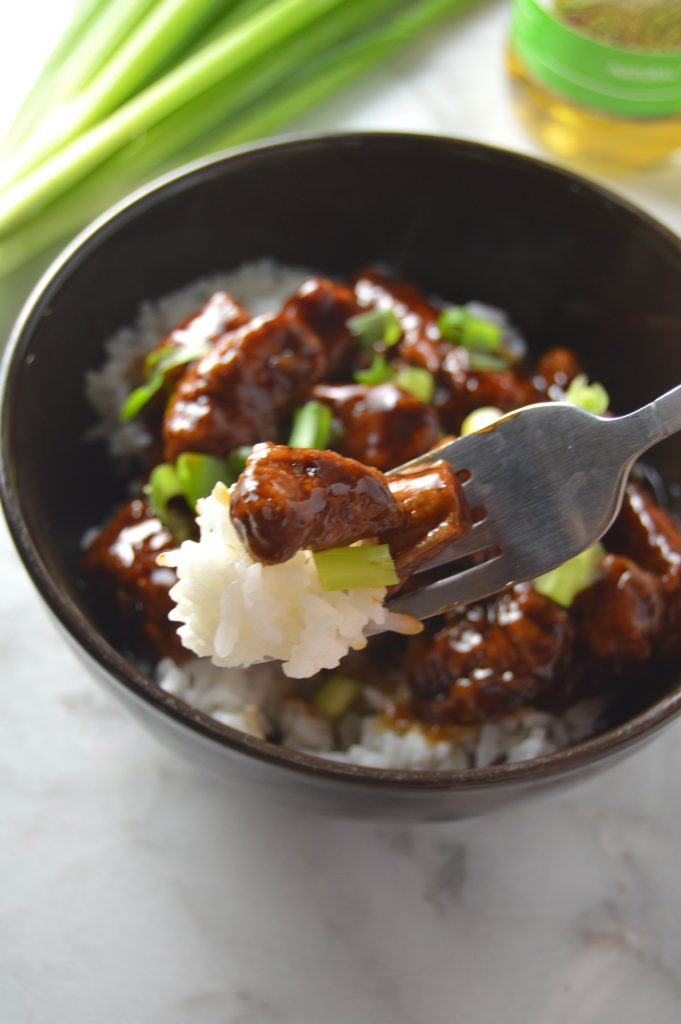 Skinny General Tso's Chicken that tastes way better than takeout! Baked, not fried.