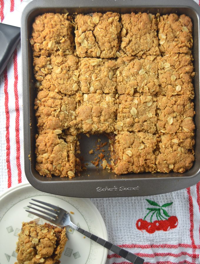 Date squares that are so easy to make. Perfect grab and go breakfast.