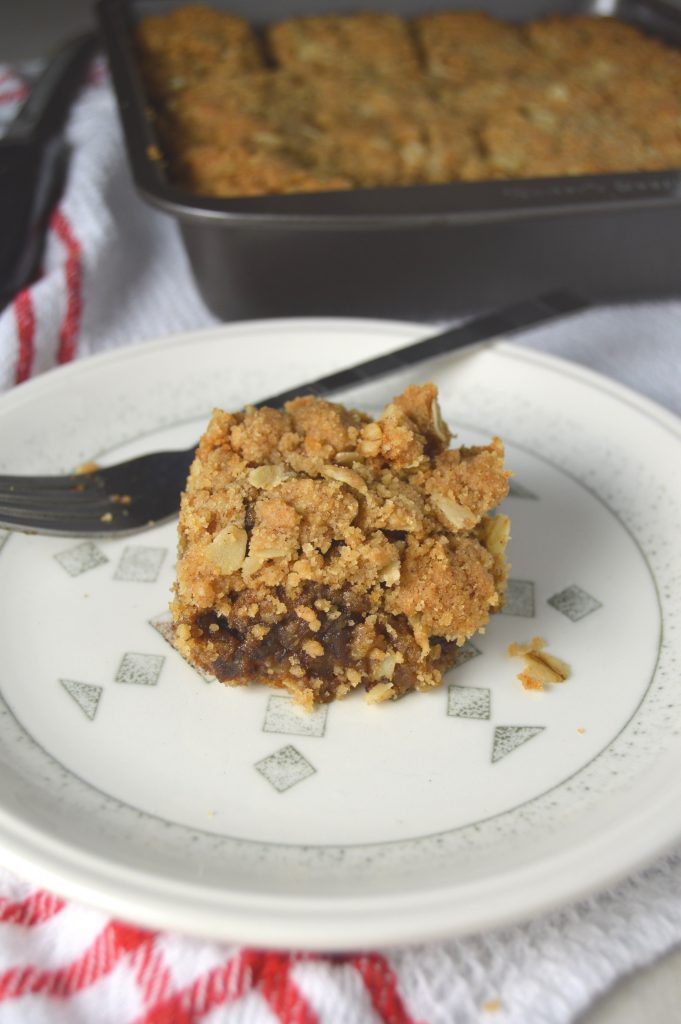 Date squares that are so easy to make. Perfect grab and go breakfast.