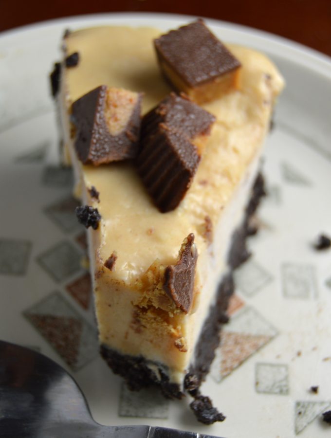 Peanut butter frozen cheesecake recipe is amazingly easy to make, and is no bake!