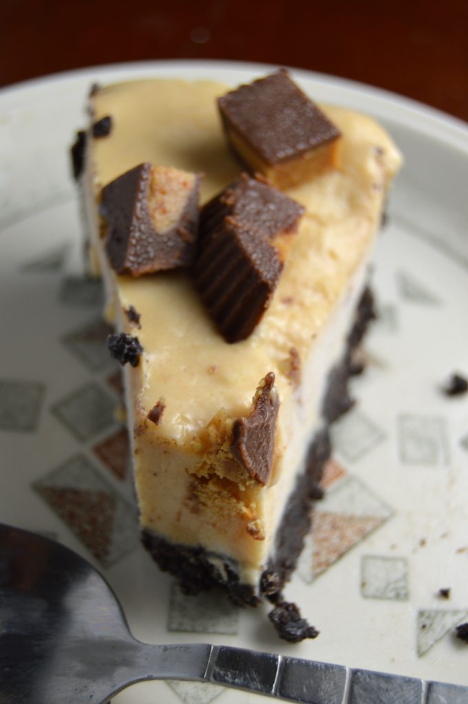 Peanut butter frozen cheesecake recipe is amazingly easy to make, and is no bake!