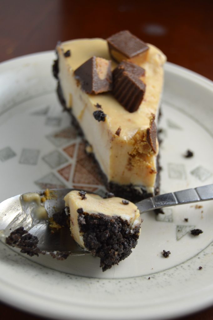 Peanut butter frozen cheesecake recipe is amazingly easy to make, and is no bake!