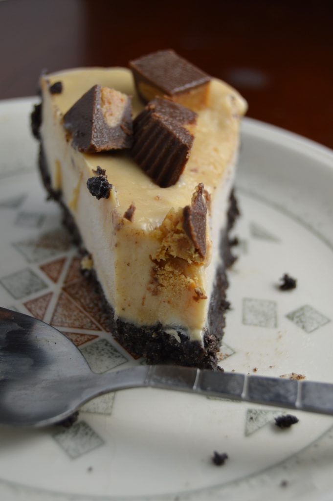 Peanut butter frozen cheesecake recipe is amazingly easy to make, and is no bake!