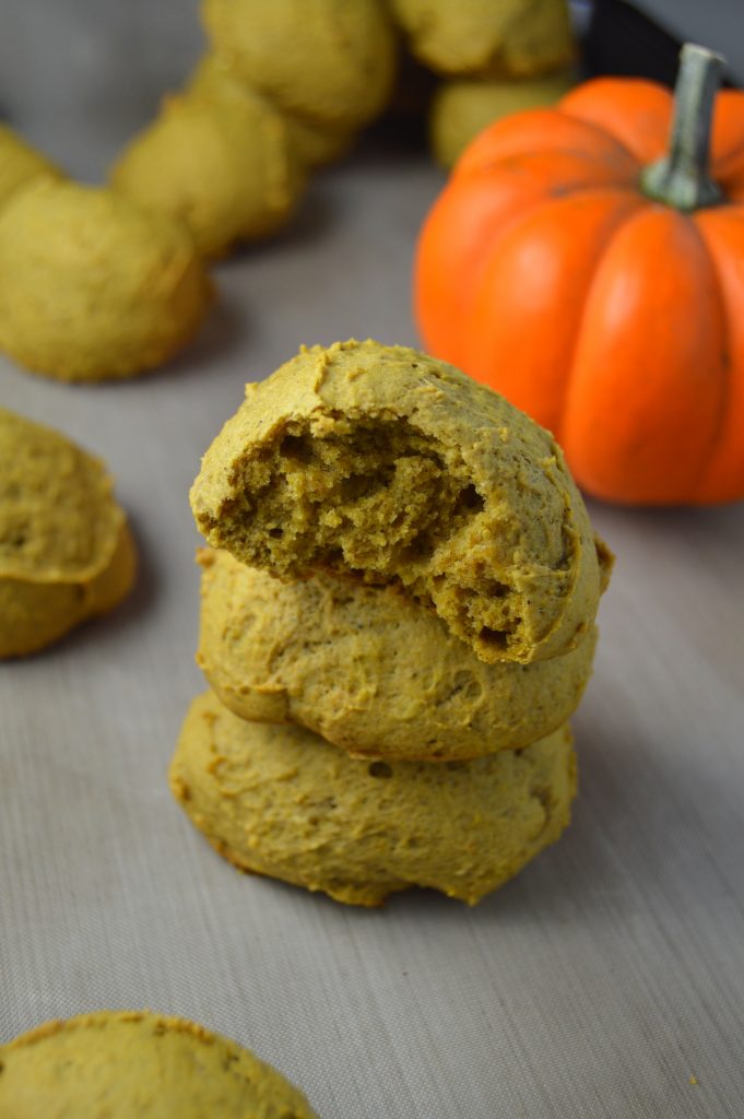 Super soft pumpkin cookies that taste like a pumpkin muffin top. Not too sweet, so it is a perfect breakfast recipe.