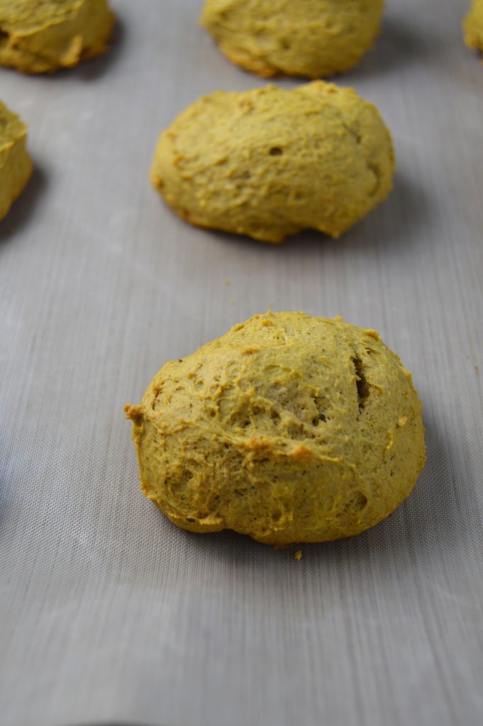 Super soft pumpkin cookies that taste like a pumpkin muffin top. Not too sweet, so it is a perfect breakfast recipe.