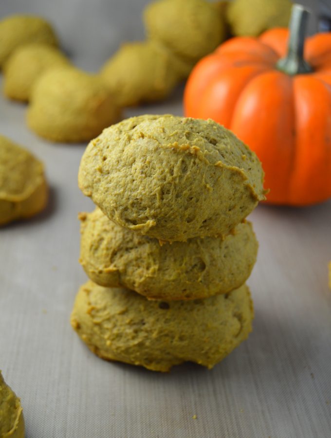 Super soft pumpkin cookies that taste like a pumpkin muffin top. Not too sweet, so it is a perfect breakfast recipe.