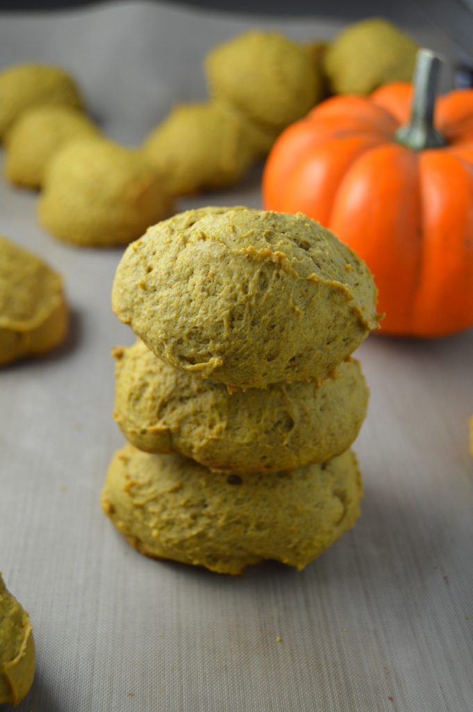 Super soft pumpkin cookies that taste like a pumpkin muffin top. Not too sweet, so it is a perfect breakfast recipe.