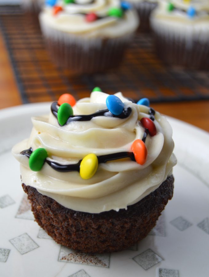 Christmas Lights Cupcakes right in time for Christmas! This recipe is the perfect holiday dessert idea.