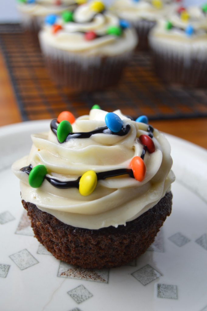 Christmas Lights Cupcakes right in time for Christmas! This recipe is the perfect holiday dessert idea.