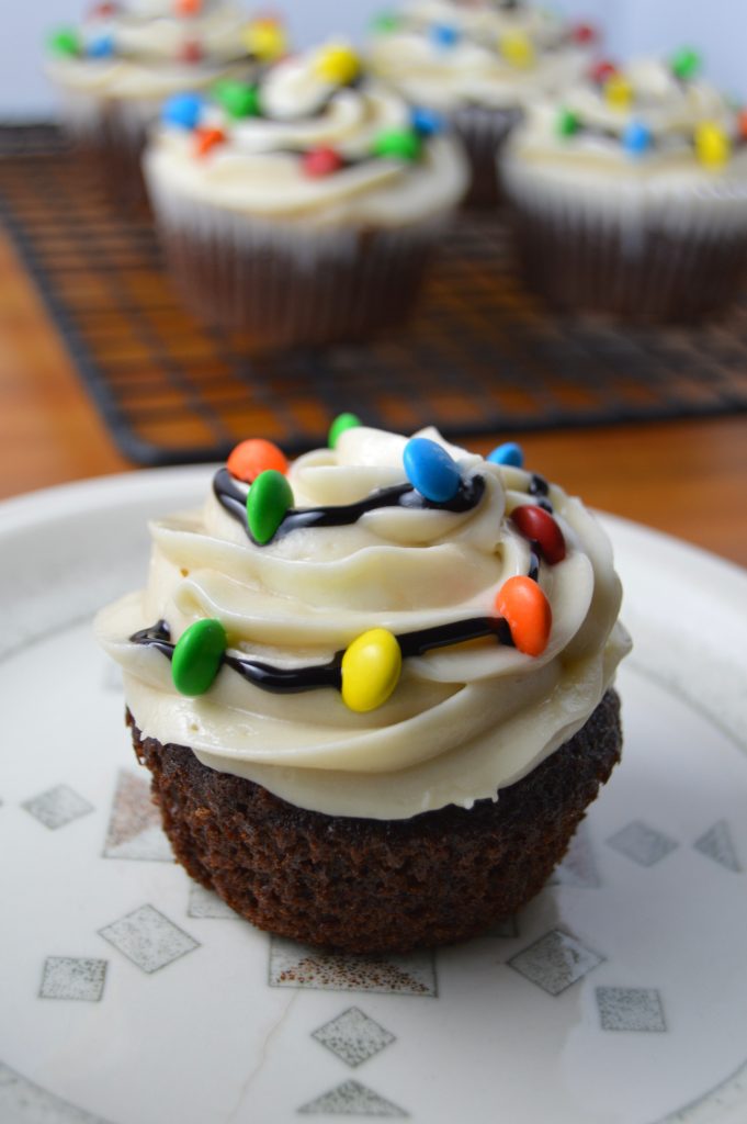 Christmas Lights Cupcakes right in time for Christmas! This recipe is the perfect holiday dessert idea.