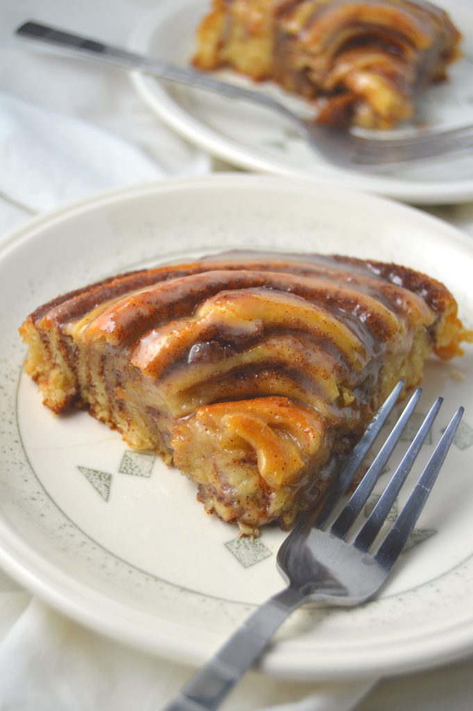 Easy Giant Cinnamon Roll Cake