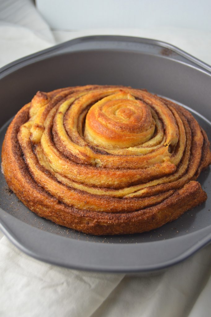 Easy Giant Cinnamon Roll Cake