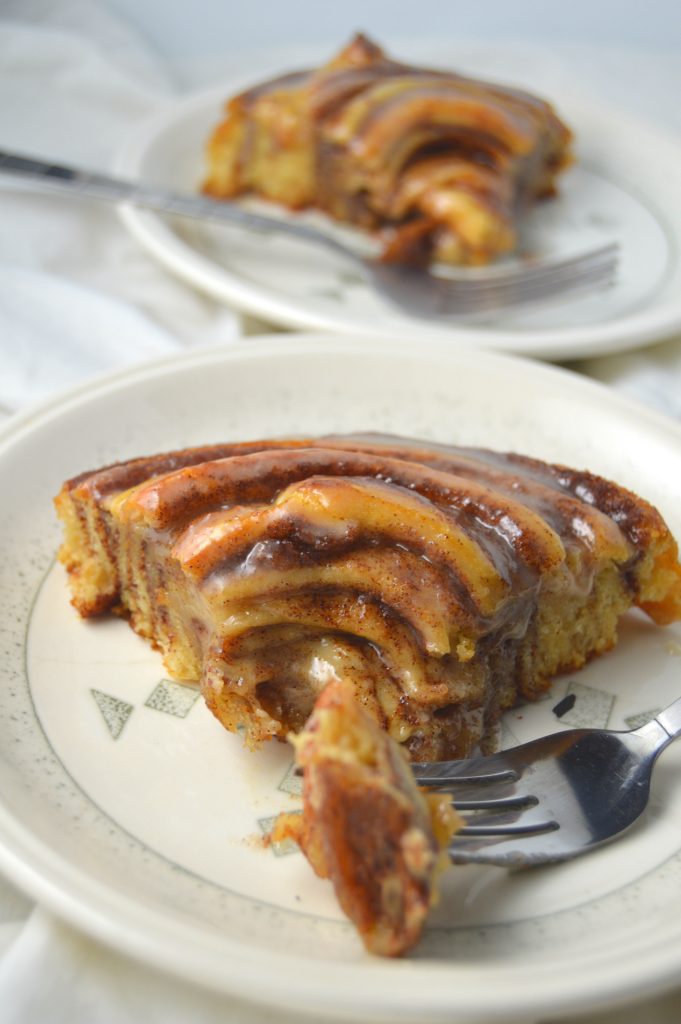 Easy Giant Cinnamon Roll Cake