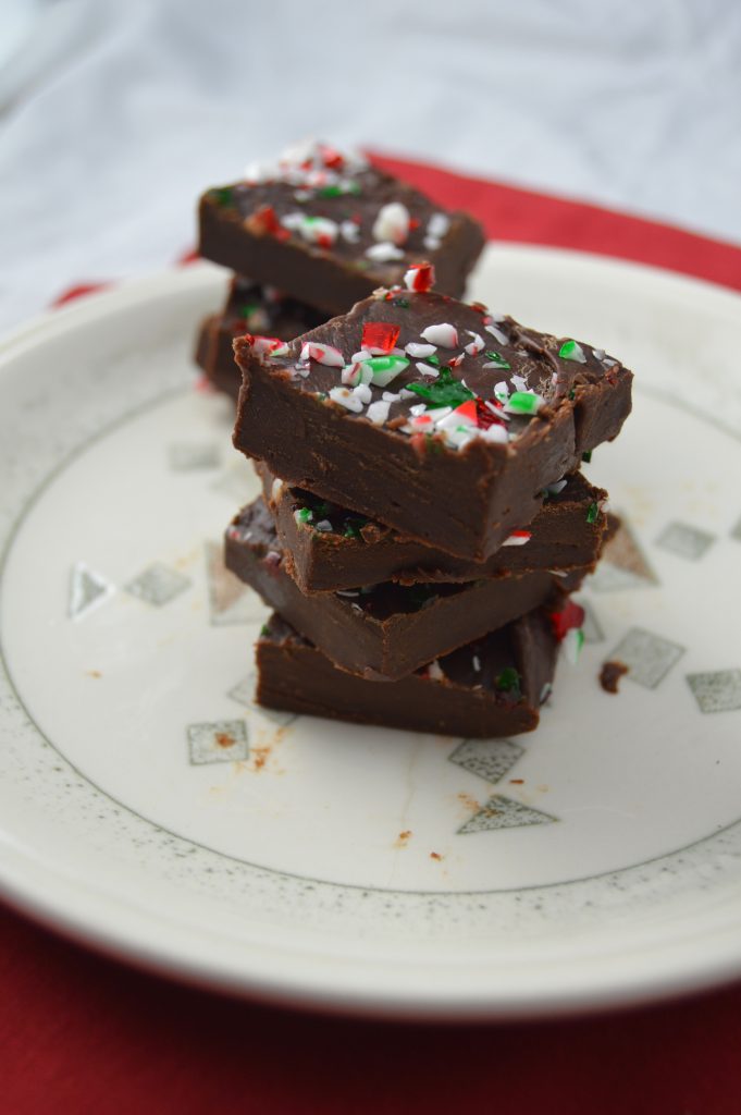 Peppermint fudge recipe just in time for the holidays! Super easy to make, these would make great gifts.