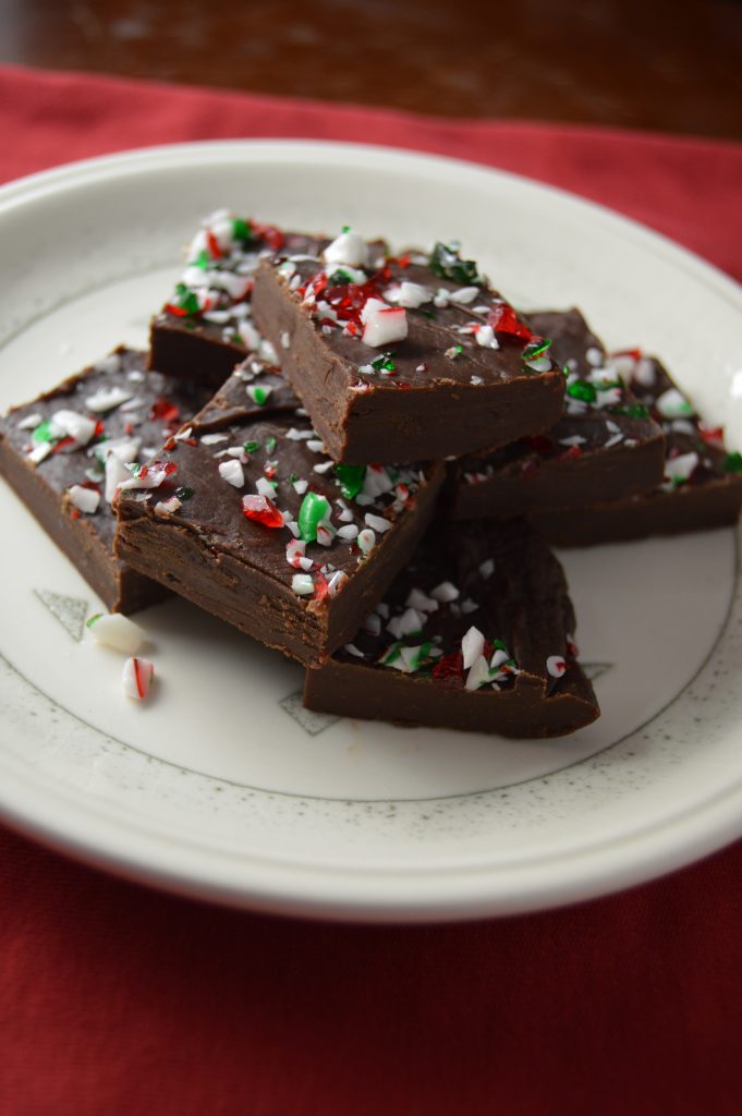 Peppermint fudge recipe just in time for the holidays! Super easy to make, these would make great gifts.