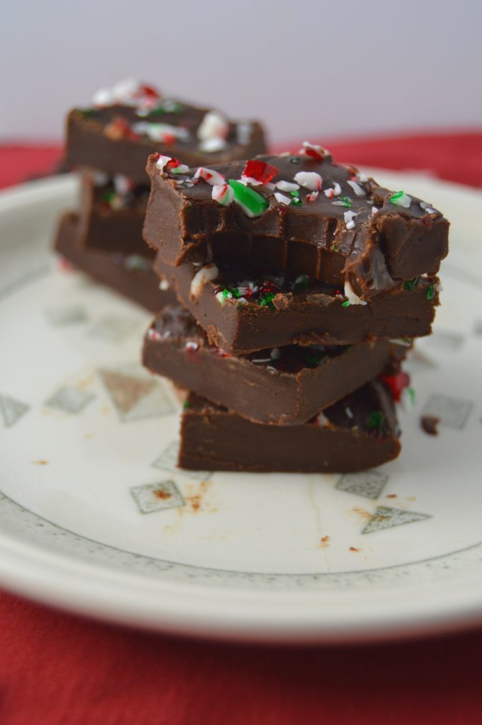 Peppermint fudge recipe just in time for the holidays! Super easy to make, these would make great gifts.