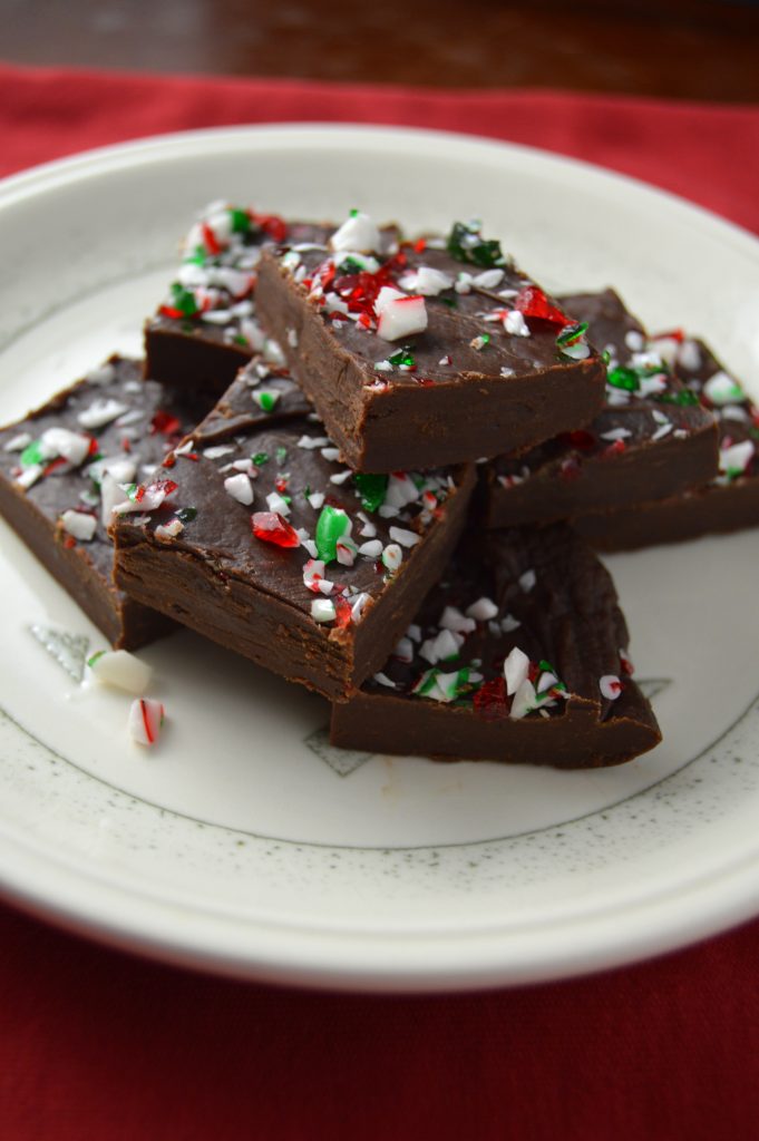 Peppermint fudge recipe just in time for the holidays! Super easy to make, these would make great gifts.