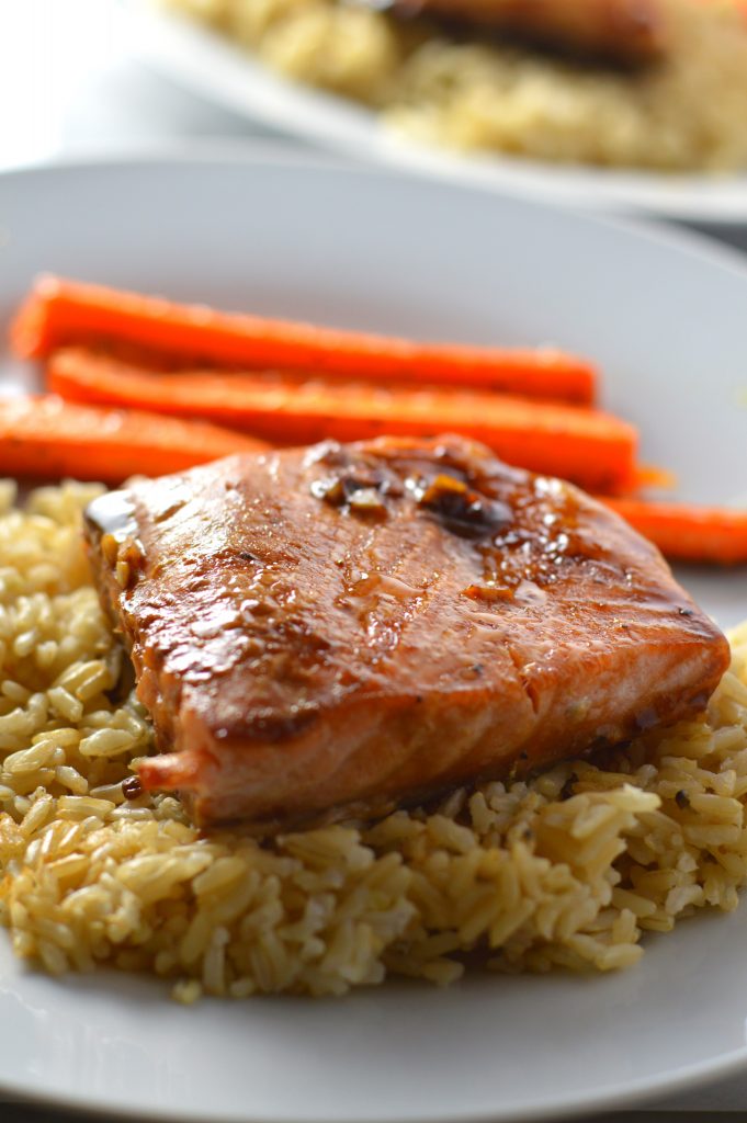 Super easy maple salmon recipe! Made with only 5 ingredients.