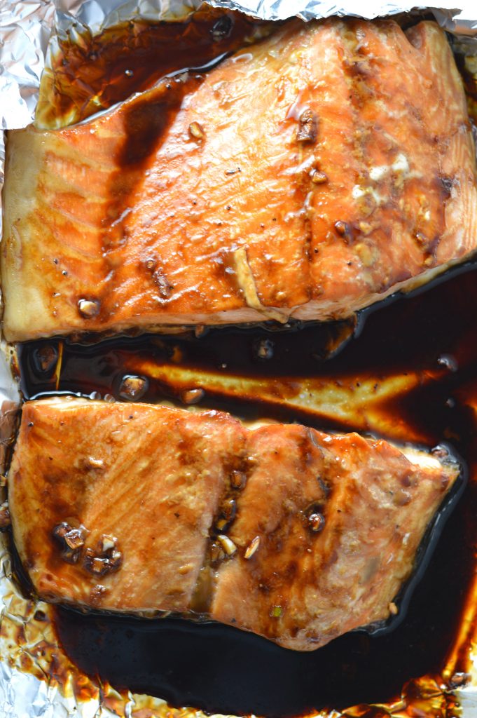 Super easy maple salmon recipe! Made with only 5 ingredients.