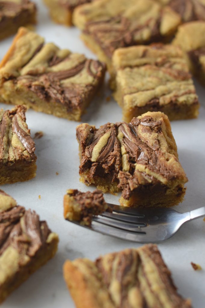 These are the best blondies I have ever made so far! I love me a good chewy blondies recipe. Beautifully swirled with Nutella.