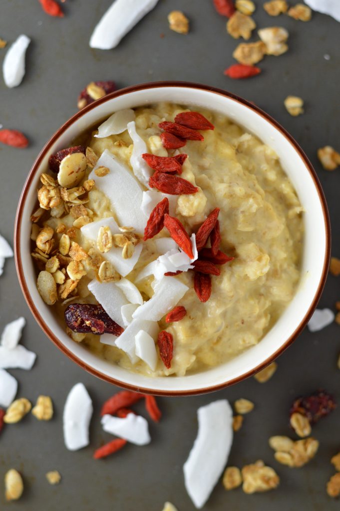 Addicted to this kefir breakfast bowl! Specifically, oatmeal made with mango coconut kefir topped with coconut, goji berries and granola. 5 ingredients and ready in under 15 minutes!