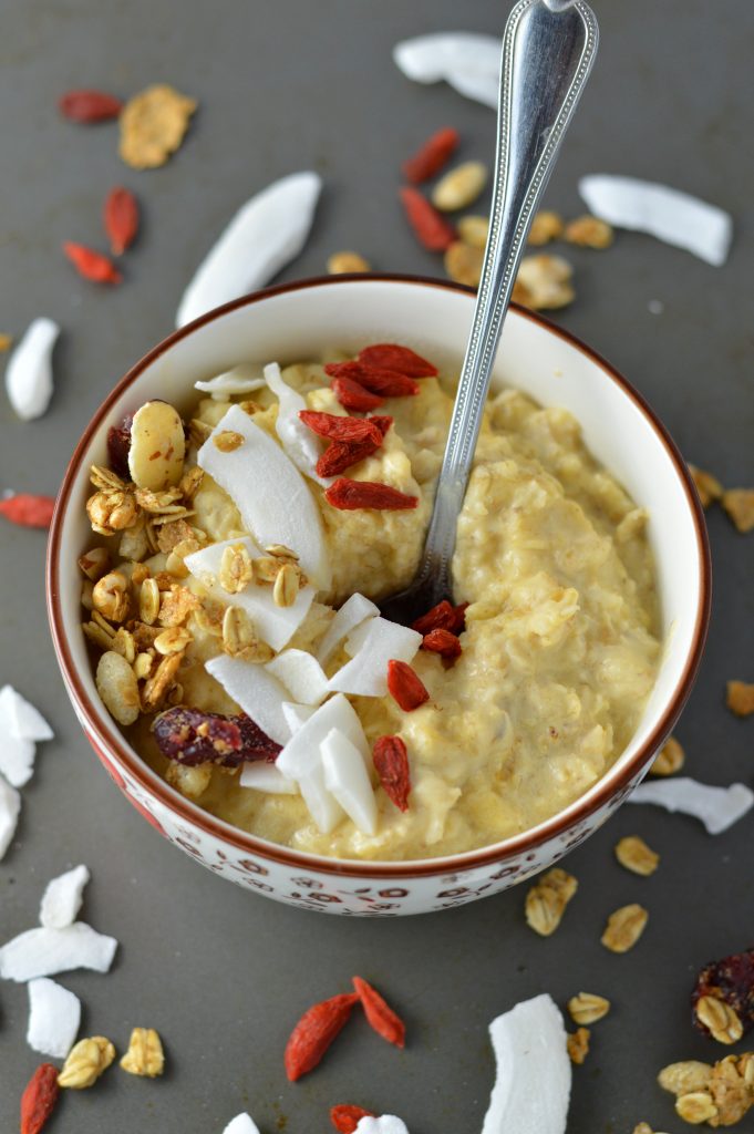 Addicted to this kefir breakfast bowl! Specifically, oatmeal made with mango coconut kefir topped with coconut, goji berries and granola. 5 ingredients and ready in under 15 minutes!