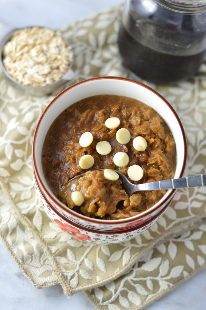 This White Mocha Oatmeal recipe is so quick and easy to make! Ready in under 10 minutes, this makes a filling breakfast idea.