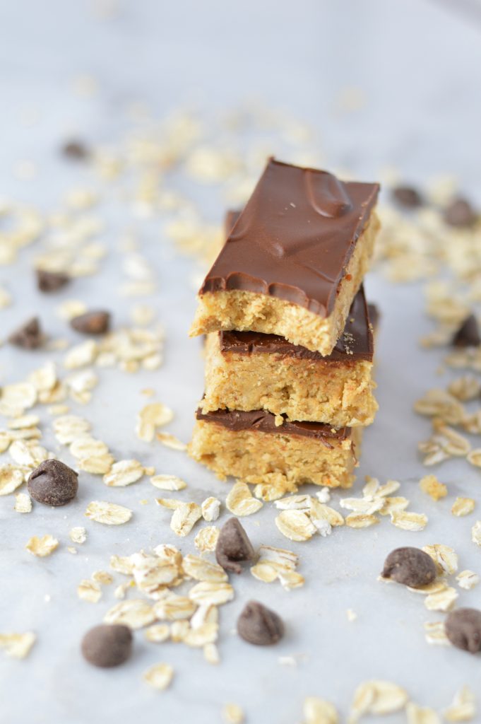 Homemade No Bake Oat and Chocolate Protein Bars made with peanut butter and rice krispie cereal. Vegan, and can be made gluten free.