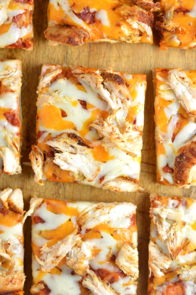 Use your leftover rotisserie chicken or your favourite chicken breast recipe for this Leftover Chicken Flatbread Pizza. So easy and great lunch idea.