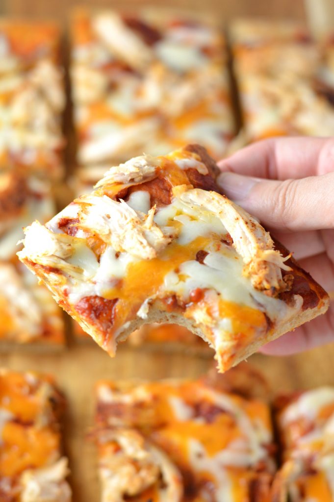 Use your leftover rotisserie chicken or your favourite chicken breast recipe for this Leftover Chicken Flatbread Pizza. So easy and great lunch idea.