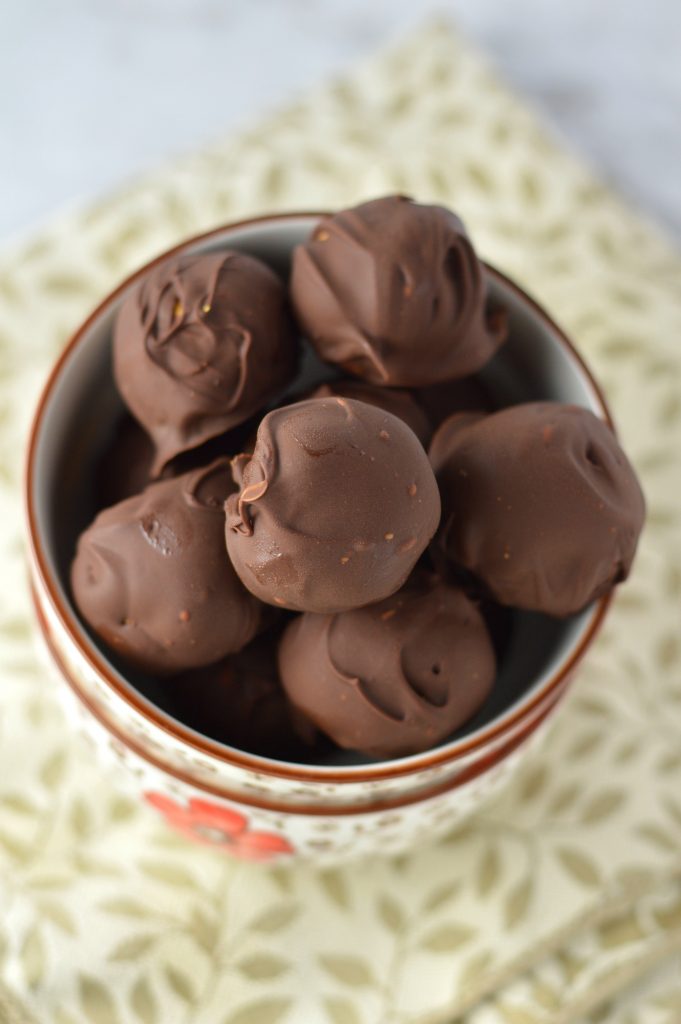 No Bake Vegan Coconut Flour Pumpkin Truffles recipe tastes like pumpkin pie, but so much better for you. Made with coconut butter and dark chocolate.