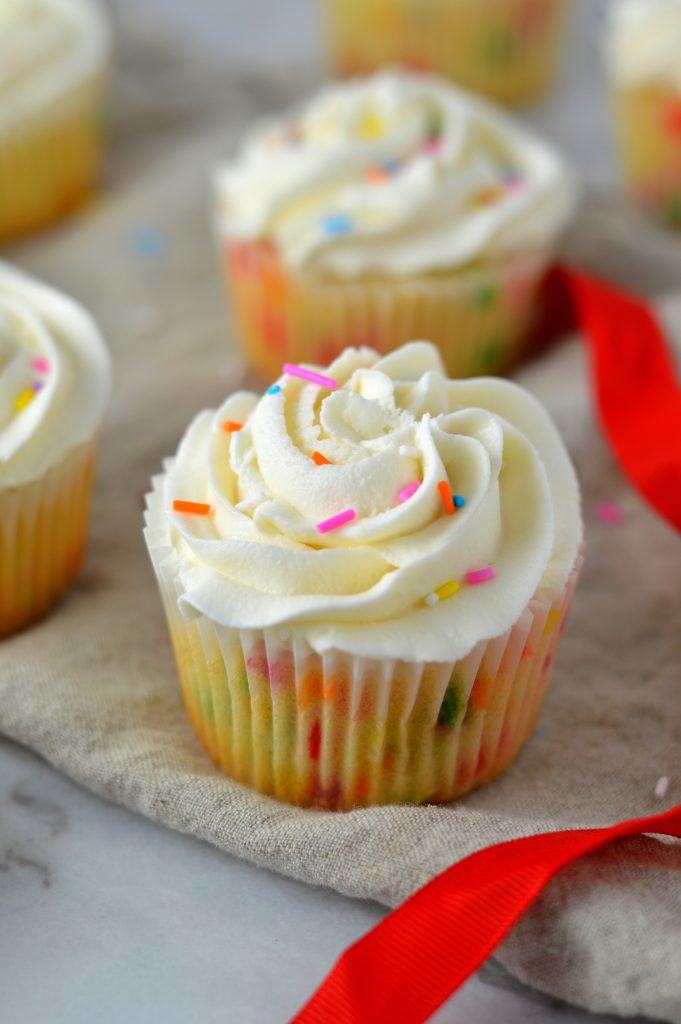 Easy Funfetti Cupcakes recipe. Birthday cake flavoured cupcakes filled with sprinkles and topped with the best buttercream. Perfect birthday dessert idea.