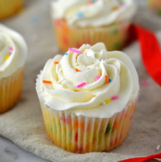 Easy Funfetti Cupcakes recipe. Birthday cake flavoured cupcakes filled with sprinkles and topped with the best buttercream. Perfect birthday dessert idea.