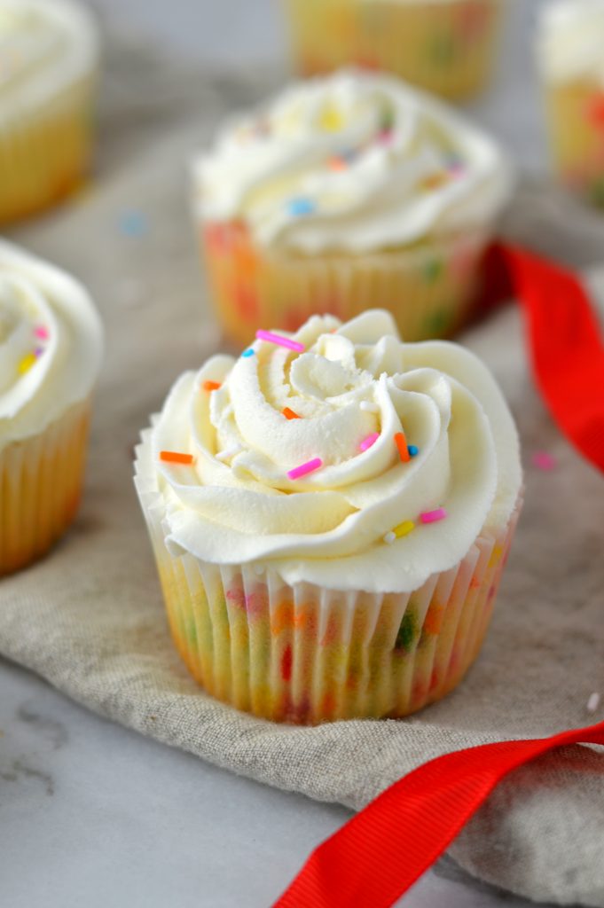 Easy Funfetti Cupcakes recipe. Birthday cake flavoured cupcakes filled with sprinkles and topped with the best buttercream. Perfect birthday dessert idea.