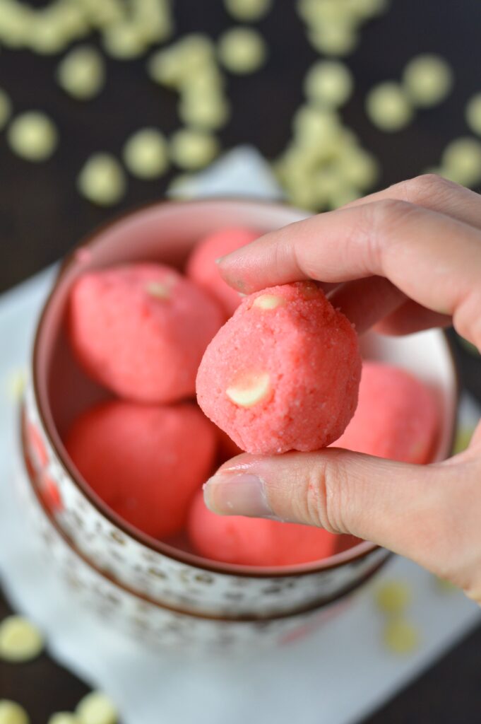 White Chocolate Coconut Flour Cookie Dough recipe is so easy to make, and perfect for Valentine's Day or Canada Day. Gluten free and egg free.