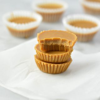 Easy 2 Ingredient Cookie Butter Fudge that can be made with biscoff spread, or whatever your favourite cookie butter may be. Prepared in under 5 minutes, this makes a delicious quick and easy dessert.