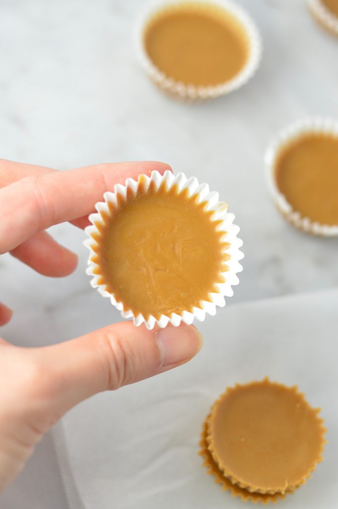 Easy 2 Ingredient Cookie Butter Fudge that can be made with biscoff spread, or whatever your favourite cookie butter may be. Prepared in under 5 minutes, this makes a delicious quick and easy dessert.