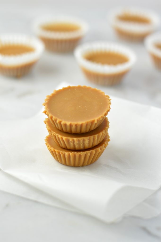 Easy 2 Ingredient Cookie Butter Fudge that can be made with biscoff spread, or whatever your favourite cookie butter may be. Prepared in under 5 minutes, this makes a delicious quick and easy dessert.