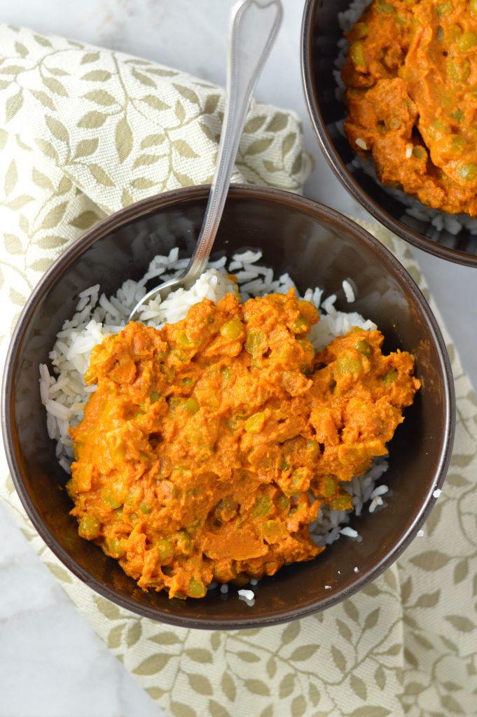 Vegetarian Split Pea Curry recipe. Super easy to make, this makes a great weeknight dinner idea. Can be made with either yellow or green split peas.