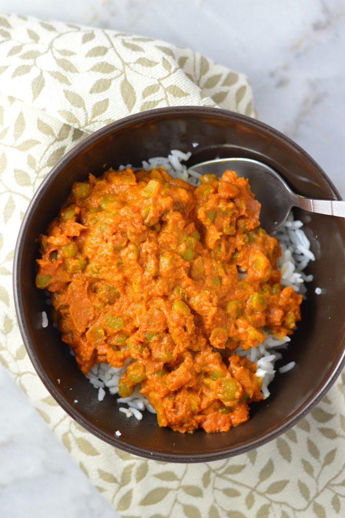 Vegetarian Split Pea Curry recipe. Super easy to make, this makes a great weeknight dinner idea. Can be made with either yellow or green split peas.