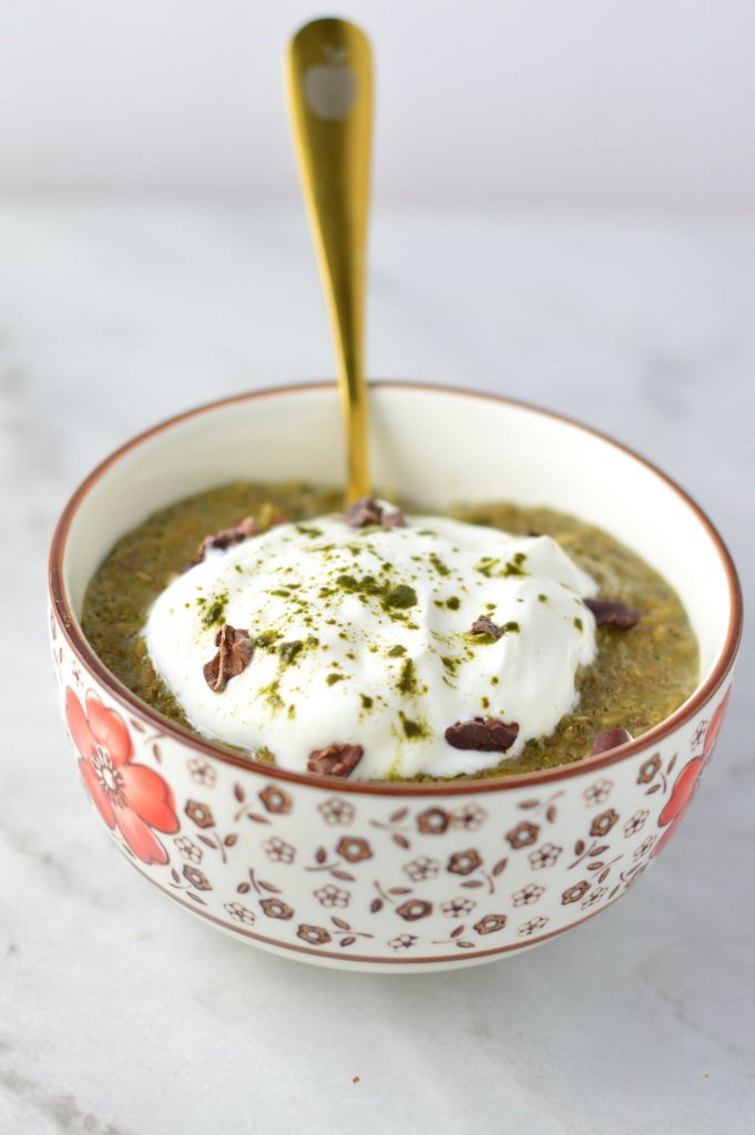 This Matcha Latte Oatmeal is so easy to make, it makes a great filling breakfast. You can now get your green tea and meal all in one place! Can be made vegan.