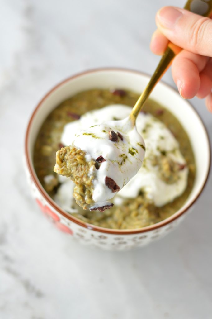 This Matcha Latte Oatmeal is so easy to make, it makes a great filling breakfast. You can now get your green tea and meal all in one place! Can be made vegan.