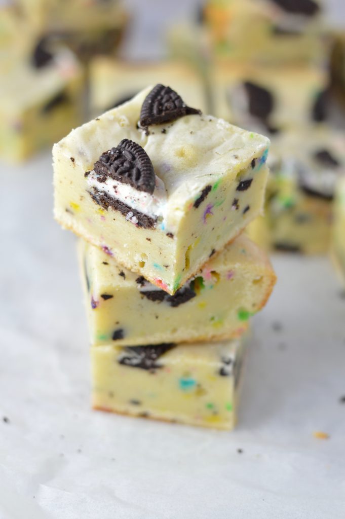 Easy Birthday Cake Oreo Blondies recipe. Made with white chocolate and 5 other ingredients, these quick bars make a great dessert or nut free snack idea.