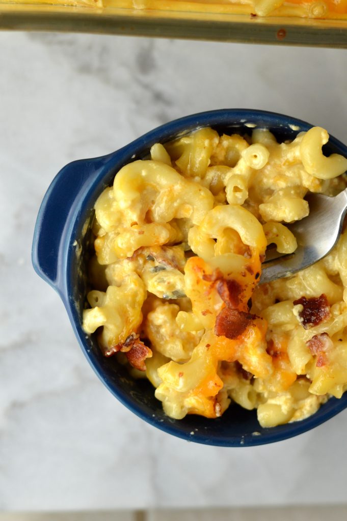 Creamy Baked Bacon Macaroni and Cheese that is so easy to make. My favourite weeknight dinner recipe idea made with cheddar and mozzarella.